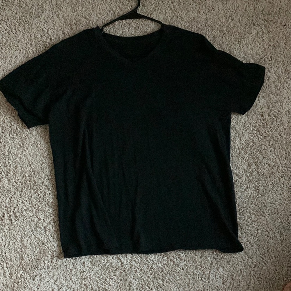 Black V-neck Hanes tee
